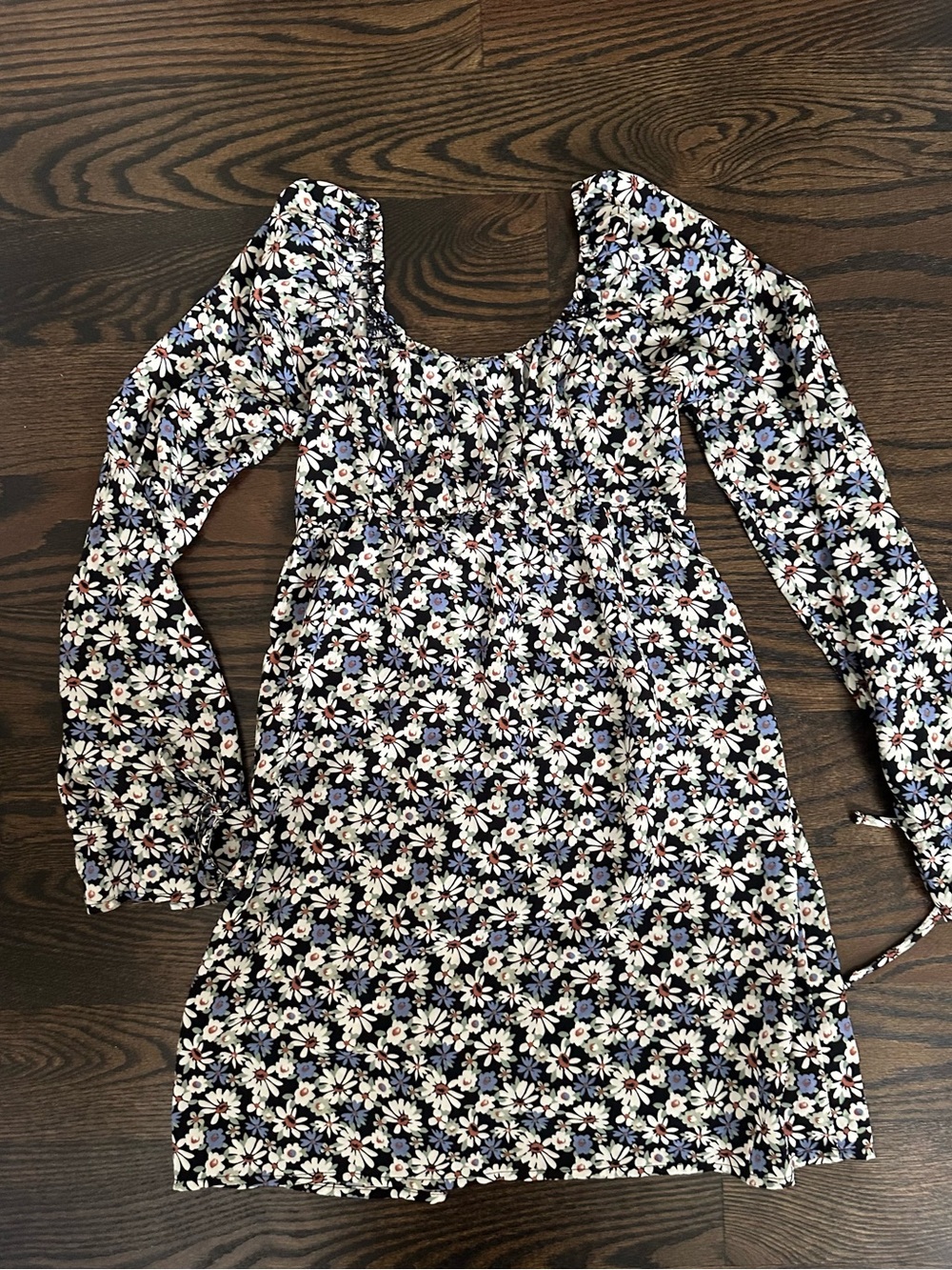 Hollister Navy Floral Long-Sleeve Shift Dress